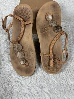 Vionic Sandals Shoes Womens Size 10 Brown Thong Wedge Medallion Comfort Orthotic